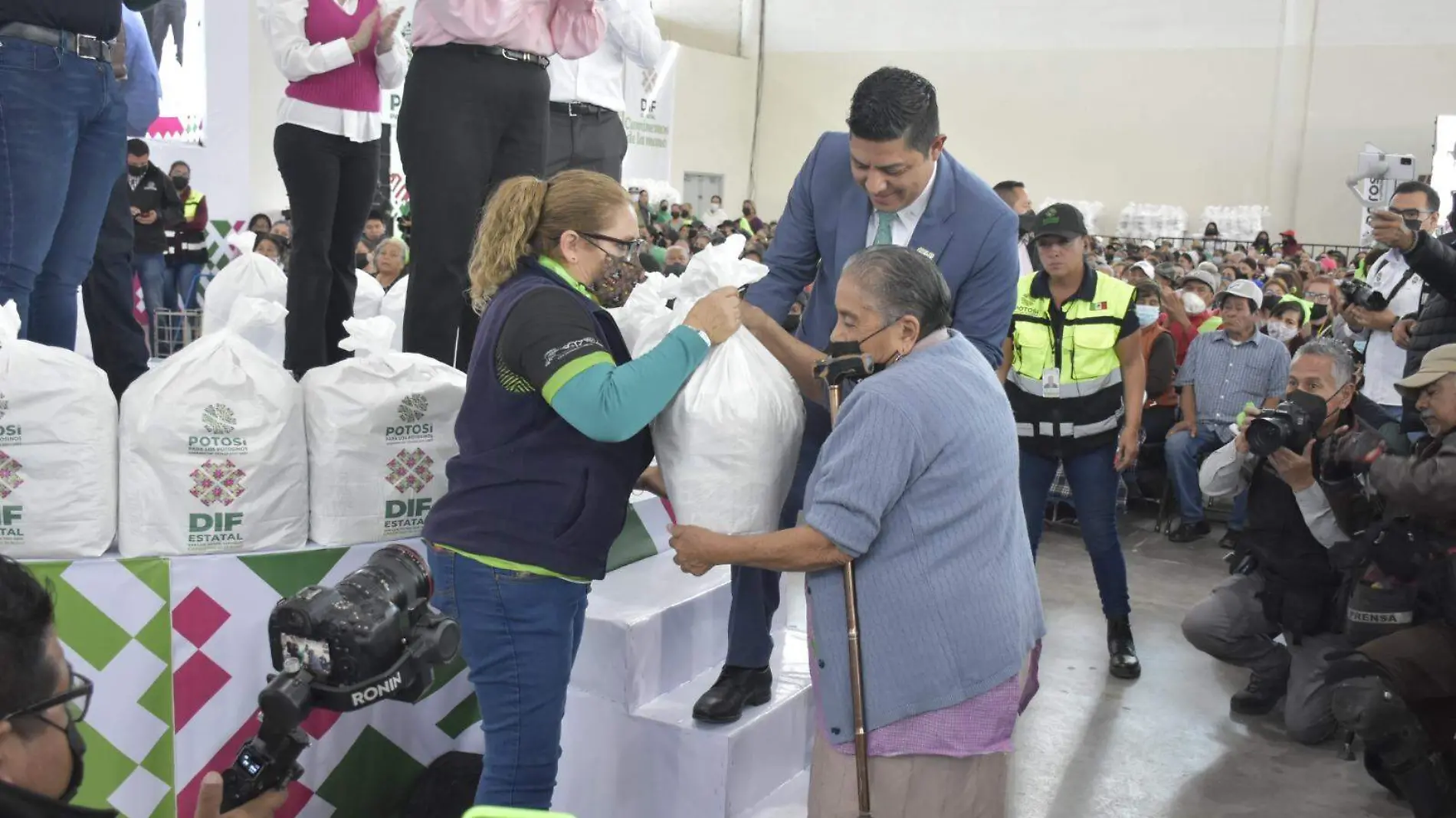 Ricardo Gallardo apoyos sociales (3)